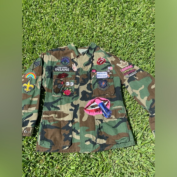 Upcycled Handmade By ME Vintage Army Fatigue Camo Jacket Bling Patches Pins - Picture 16 of 17